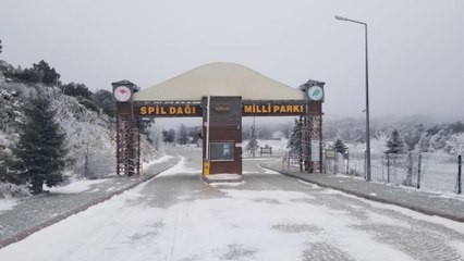 Spil Dağı Milli Parkı beyaza büründü