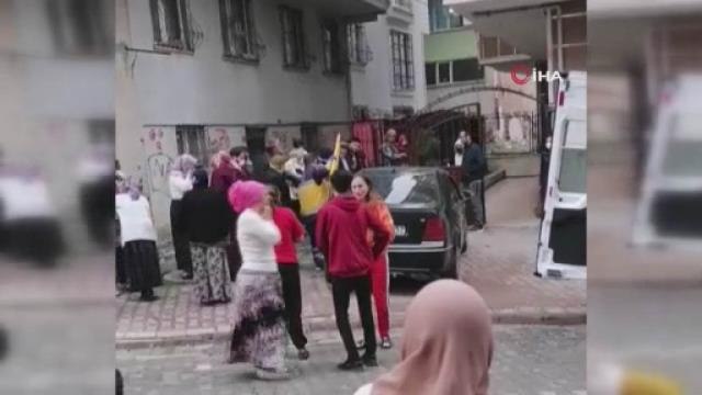 Son dakika haberleri: Esenyurt'ta 16 yaşındaki gencin balkondan düşme anı kamerada