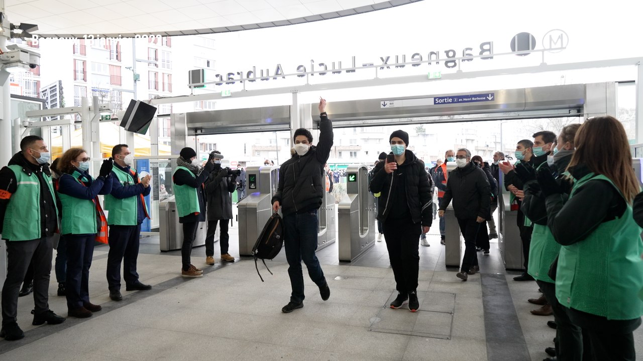 « Ça va changer mon quotidien » : après 45 ans d’attente, les deux nouvelles stations de la ligne 4 entrent en service