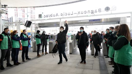 « Ça va changer mon quotidien » : après 45 ans d’attente, les deux nouvelles stations de la ligne 4 entrent en service