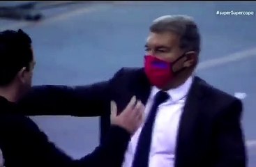 El abrazo entre Laporta y Xavi tras el clásico