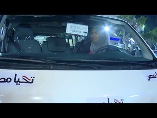 سائقة الميكروباص التي صافحها السيسي تتسلم سيارة جديدة من تحيا مصر