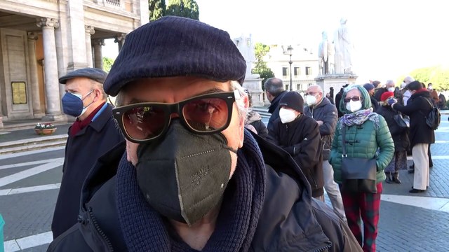 La lunga coda di cittadini per l'ultimo saluto a Sassoli: Ha reso orgogliosi noi italiani