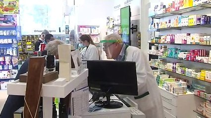Parte de los farmacéuticos aplauden el precio de test de antígenos y FACUA lo rechaza