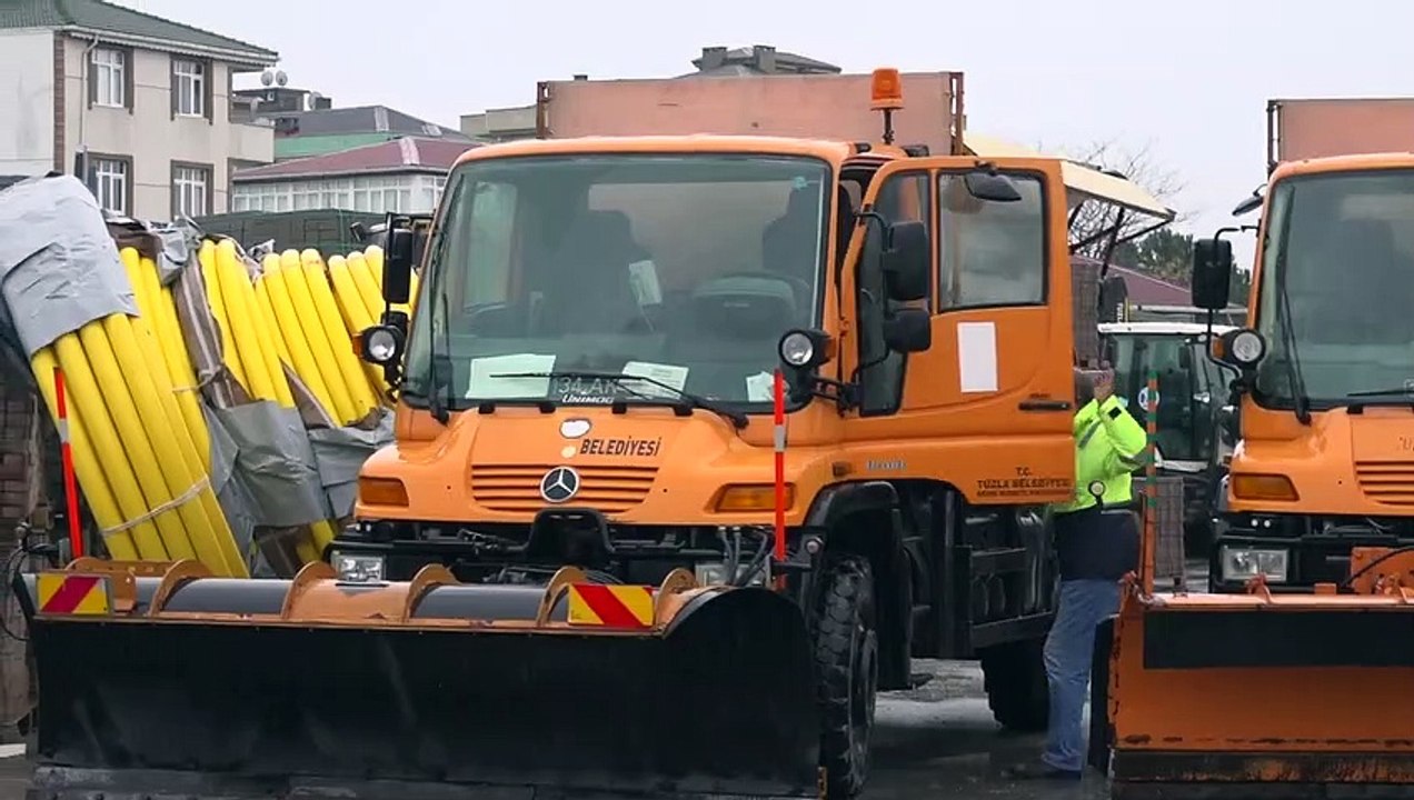 Beklenen kar yağışına karşı Tuzla'da belediye ekipleri teyakkuza geçti