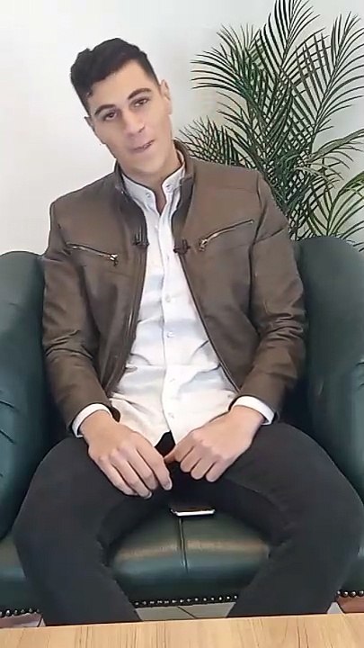 «النني» صوت من الزمن الجميل وغاوي أغاني قديمة .. اسمع وقول رأيك