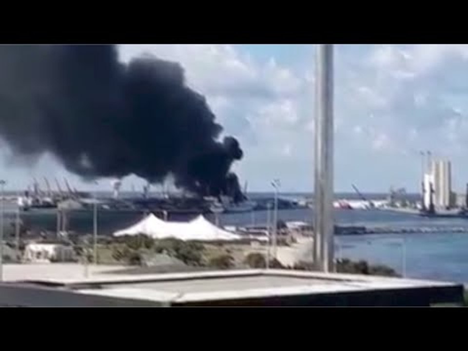 الجيش الليبي يدمر سفينة تركية محملة بالأسلحة في ميناء طرابلس