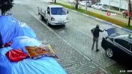 Vicdanları sızlatan olay: Patron işçiyi arabası kirlenmesin diye bagajda böyle taşıdı
