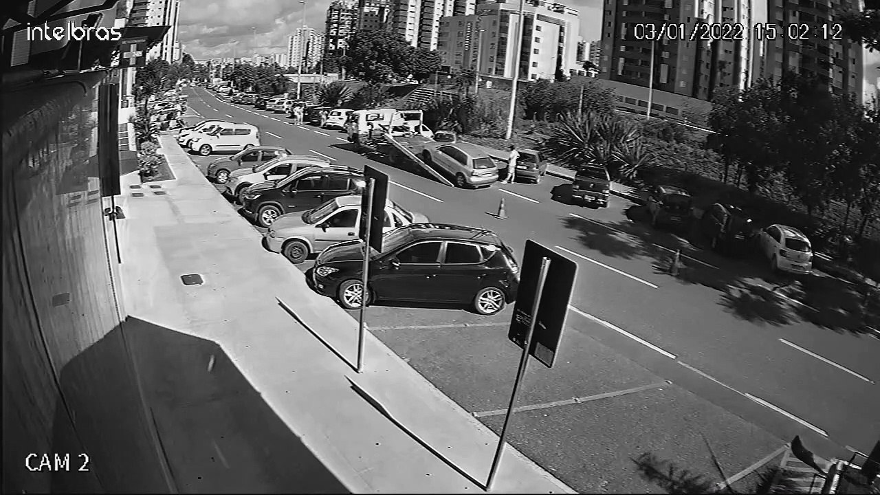 Homem furta carro em Águas Claras e aciona guincho para levá-lo em casa