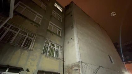 Fatih'te bir bina kavga sonrası ateşe verildi