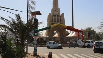 El duro bloqueo a Mali acerca a partidarios y opositores de gobierno golpista