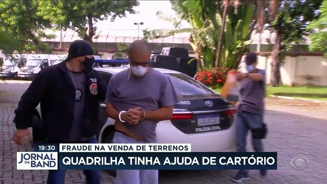 Foi capturada hoje uma quadrilha que falsificava documentos de compra e venda ilegal de terrenos à beira-mar!
