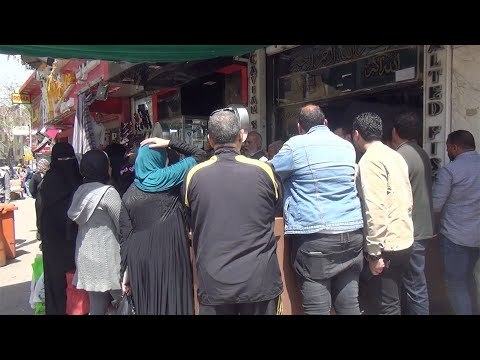 زحام أمام محلات بيع الفسيخ والرنجة للاحتفال بشم النسيم