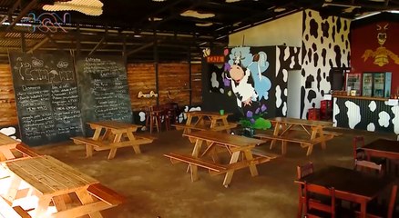 mqn-Un almuerzo familiar en medio de granja griega -130122