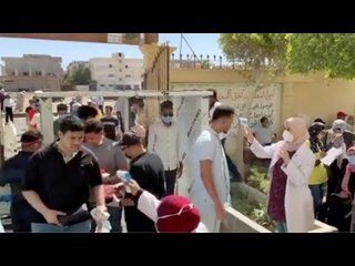 قياس درجة حرارة الطلاب أمام لجان الثانوية العامة في جنوب سيناء
