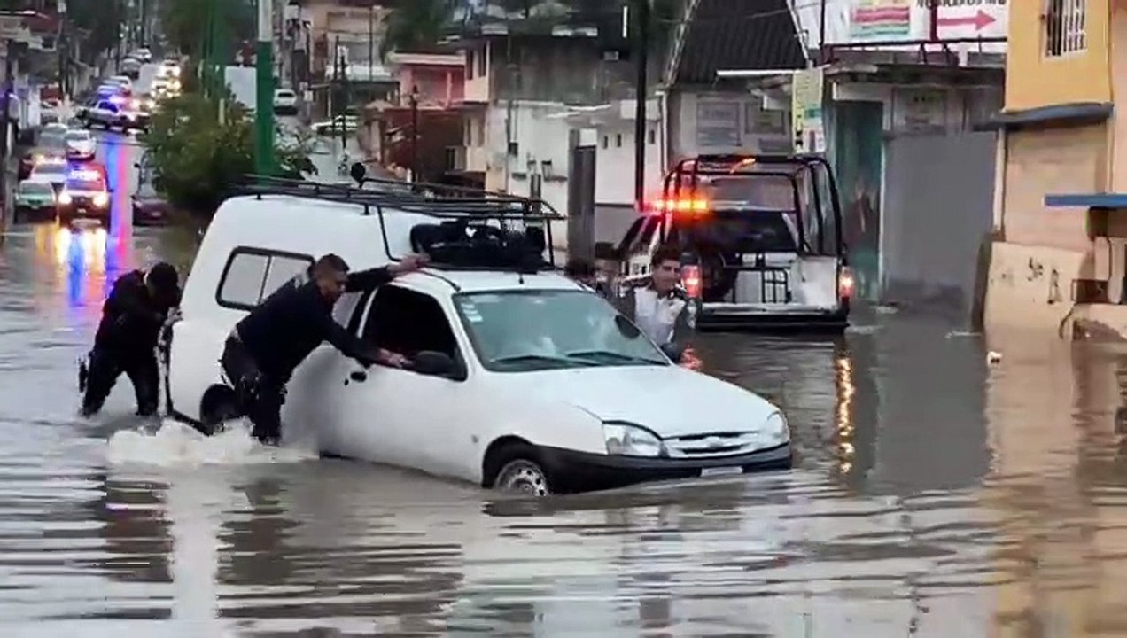 Comienza a inundarse Xalapa tras lluvias del FF22