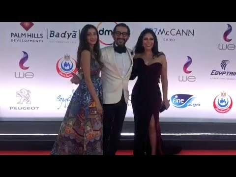 أحمد حلمي ومنى زكي وابنتهما على ريد كاربت القاهرة السينمائي