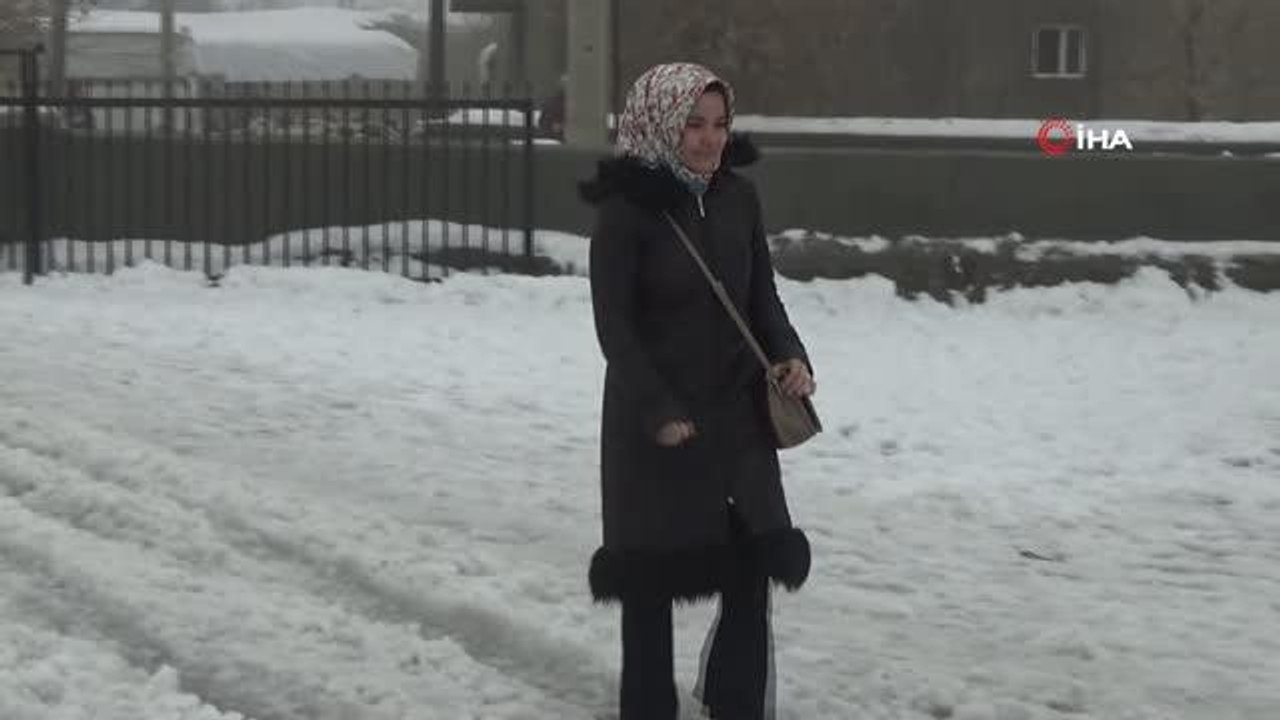 Muş'ta öğrenciler okuma yazmayı eğlenerek öğren...