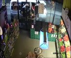 İstanbul'da hırsızlık çetesinin market soygunu kamerada