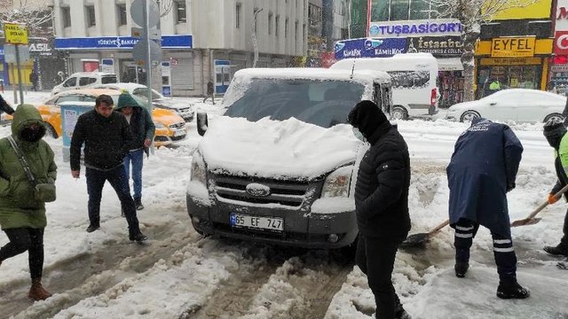 Kar kalınlığı 50 santime ulaştı 930 yerleşim yerinin yolu kapandı