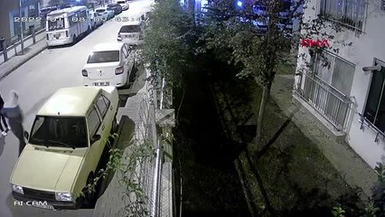 ÇALDIĞI OTOMOBİLİ PARÇALADI, YAKALANINCA DA 'KENDİ ARACIM SANDIM' DEDİ