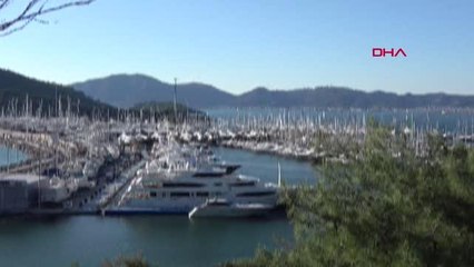 MARMARİS'TE LÜKS YATTA ÇIKAN YANGIN KORKUTTU