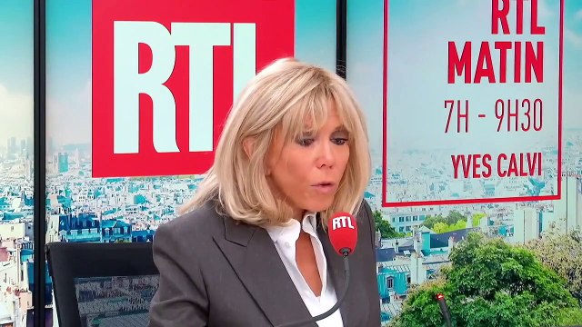 Pour la première fois, sur RTL, Brigitte Macron répond à la rumeur sur Twitter qui affirme qu'elle est un homme: J'ai mis 5 jours et demi à tout faire disparaitre ! - VIDEO