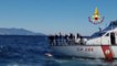 10 anni fa il naufragio della Concordia: i naufraghi tornano al Giglio, fiori in mare