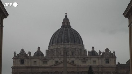 Papa: "Sono eroi i padri e le madri delle famiglie profughi e migranti"
