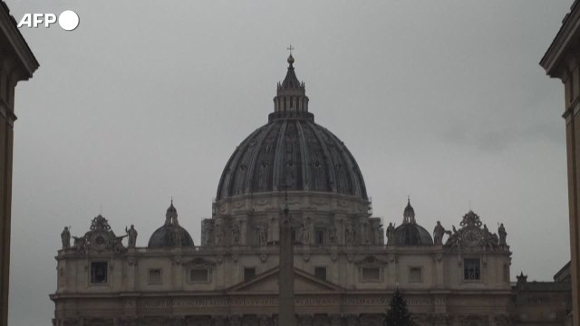 Papa: Sono eroi i padri e le madri delle famiglie profughi e migranti