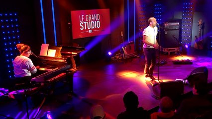 Ours interprète "La 5ème saison" dans "Le Grand Studio RTL"