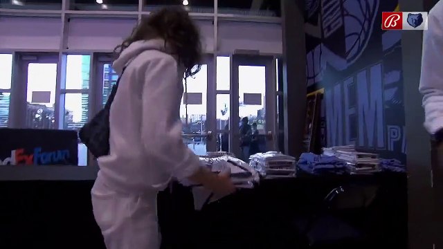 Les Grizzlies permettent à leurs jeunes fans d'échanger leurs maillots des autres équipes