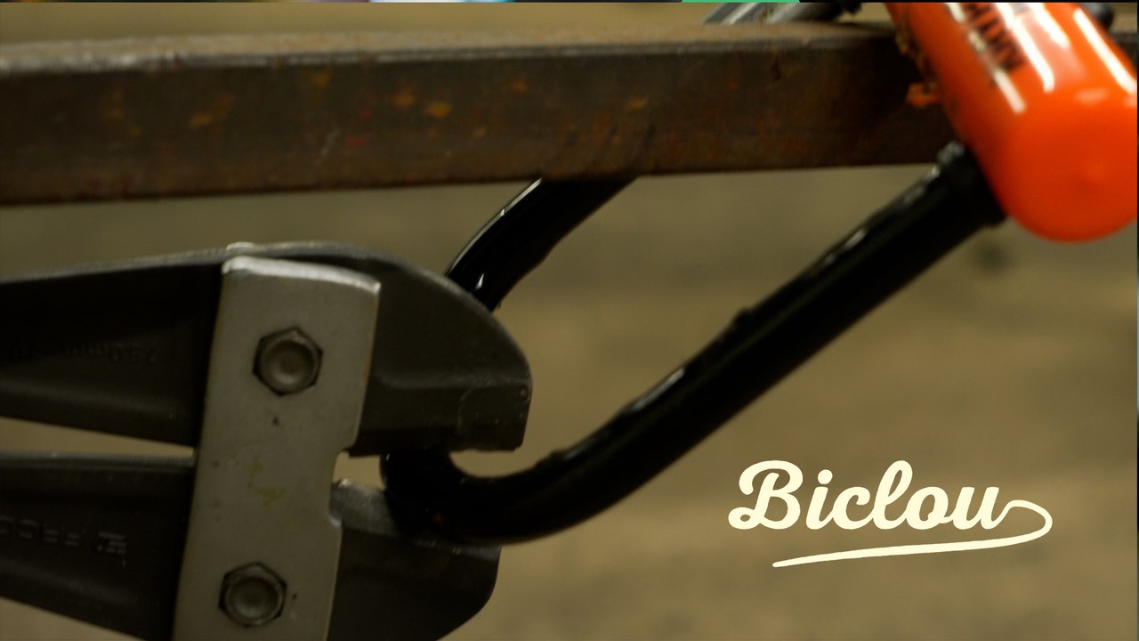 Ces experts brisent les antivols «  U » des vélos pour les noter