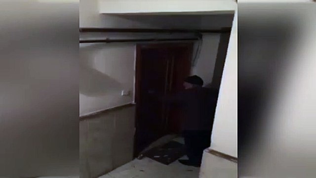 Zama karşı çıkan kiracısının evini baltayla bastı