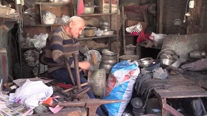 Elmalı'nın son kalaycılarından Recep Öztekin çırak bulamamaktan şikayetçi