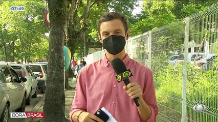 Polícia fechou o cero no Rio de Janeiro contra a fracção de Fernandinho Beira-mar. Três pessoas morreram em confronto e sete foram detidos.