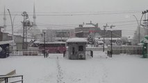 Kar yağışı sonrası Özalp ilçesi beyaza büründü