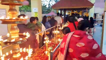 Makar Vilakku Festival- मकर विलक्कू महोत्सव पर दीप आराधना का हुआ आयोजन, देखें Video...