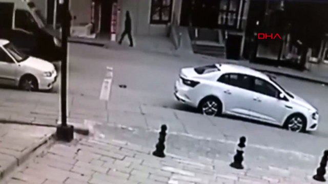 Liseli Helin, kapısı açık dolmuştan düşerek ağır yaralandı