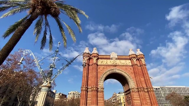 Они не антиваксеры , им нельзя прививаться: испанцы требуют признания своих прав