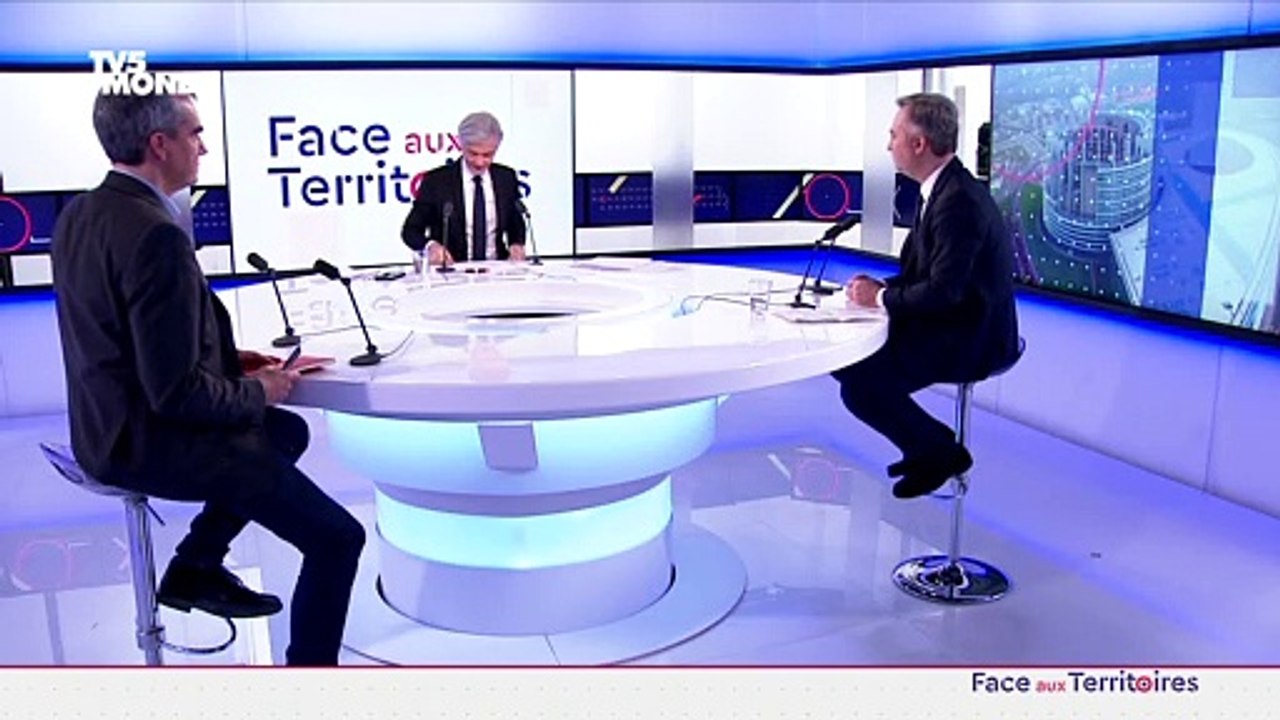 Cyril Viguier reçoit Jean-Baptise Lemoyne, Ministre du Tourisme et des PME, dans son émission politique "Face aux territoires", sur TV5 Monde.