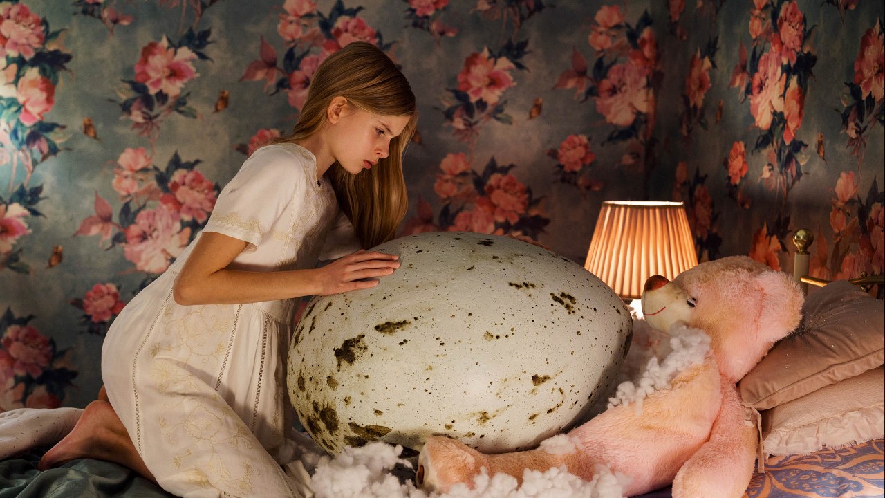 Hatching -  (2022) - tráiler