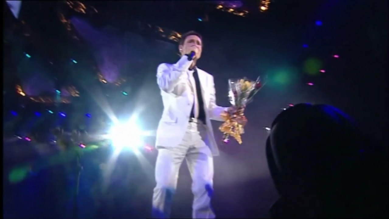 NEEDLES AND PINS live performance by Cliff Richard - 1999 +lyrics