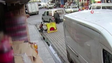 Son dakika haberleri | Geri geri gelen aracın altında kaldı...Feci kaza kamerada
