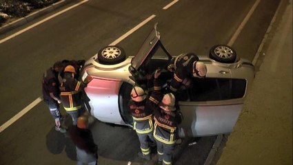 Son dakika... İtfaiye ekipleri kaza yapan araçta yaralı aradı