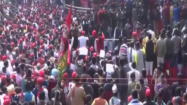 Akhilesh's 'virtual' rally sees huge crowd!|Watch Khabardar