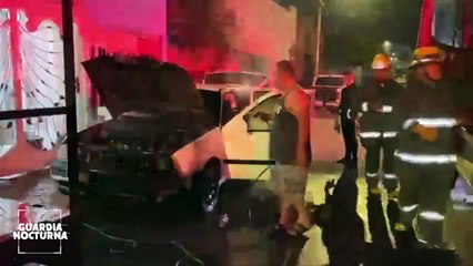 En un presunto acto de vandalismo, un automóvil fue incendiado en la colonia Echeverría
