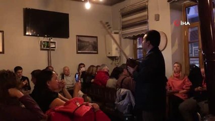 Turistler aşıkların türküleriyle coştu