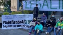 Estudiantes y profesores del CIDE protestan con cacerolazos afuera de Conacyt