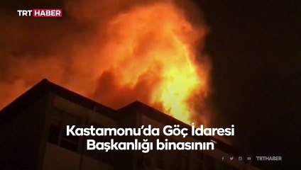 Kastamonu'da çatı yangını yan binalara sıçradı